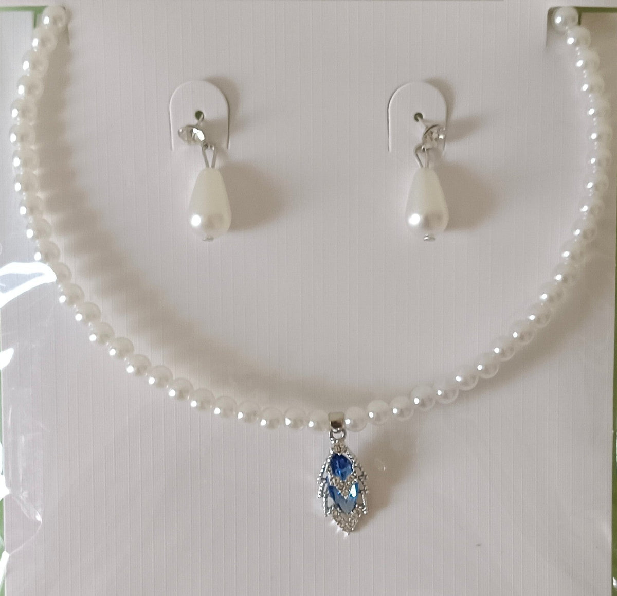 Pearl Traditional Necklace Set with Blue leaf Pendant