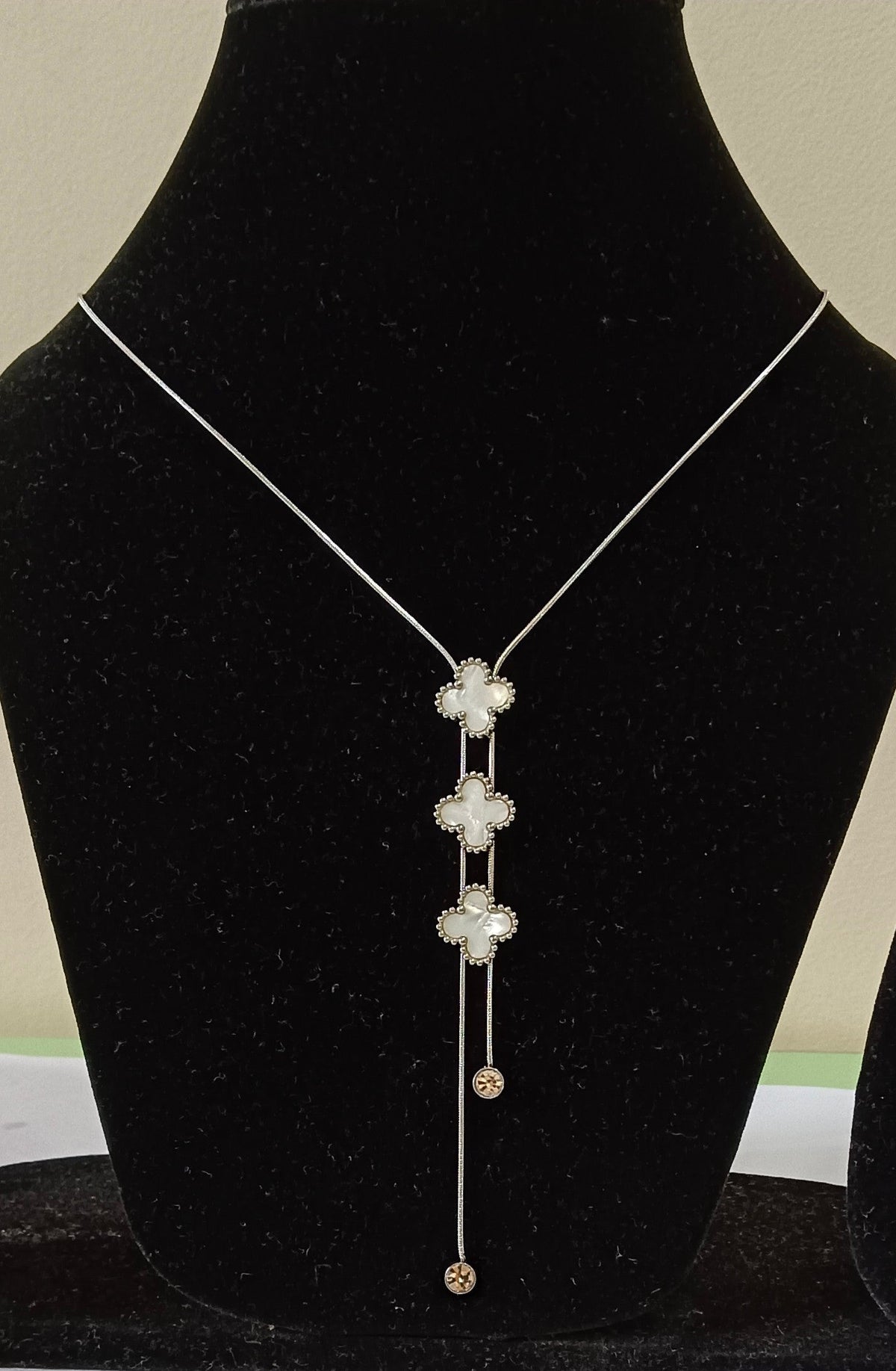 White Clover Shaped Silver Toned Y Stainless Steel Necklace
