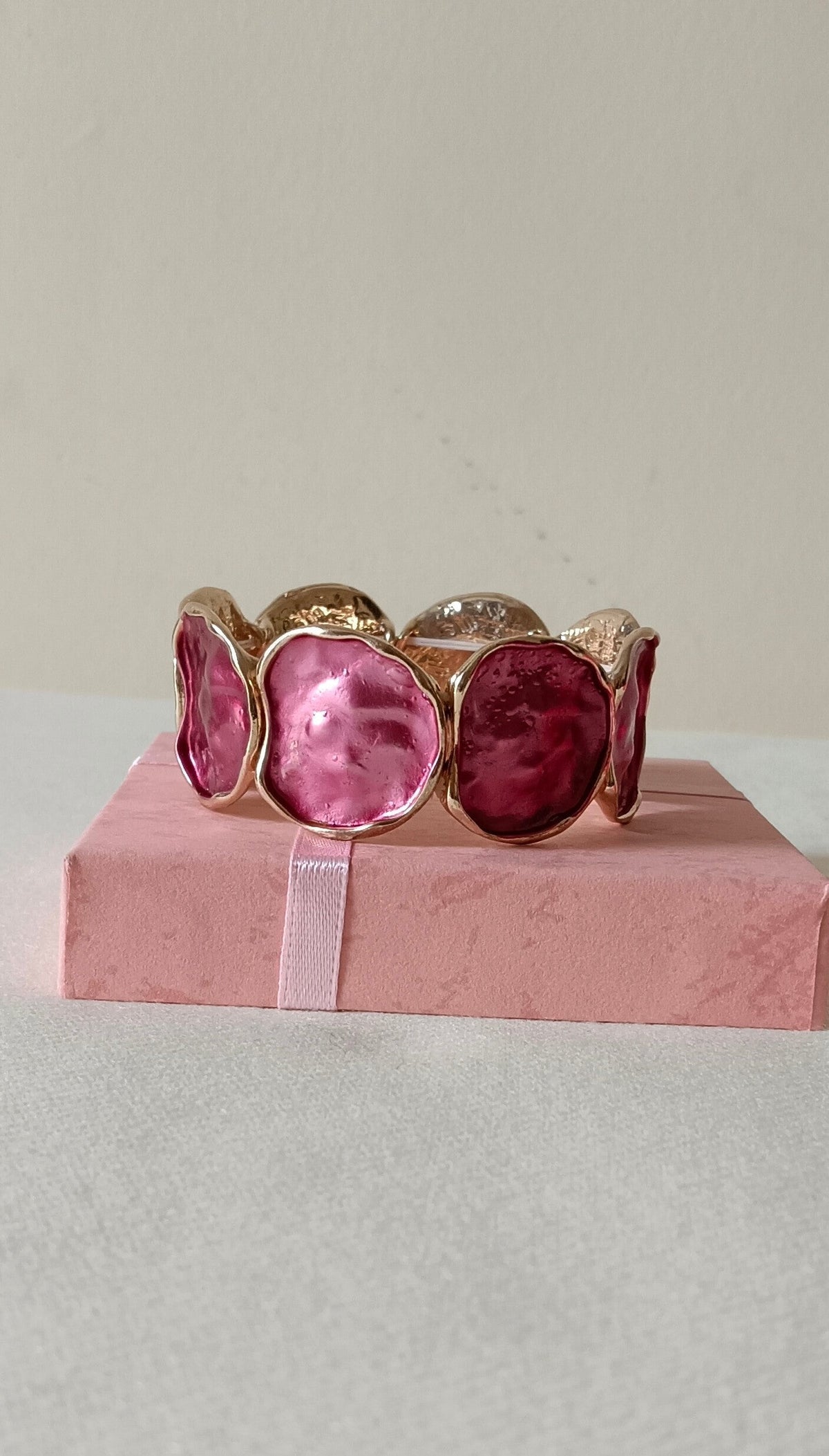 Gold Finish Anti Tarnish Alloy Plated Wine Colored Panels Stretch Bracelet