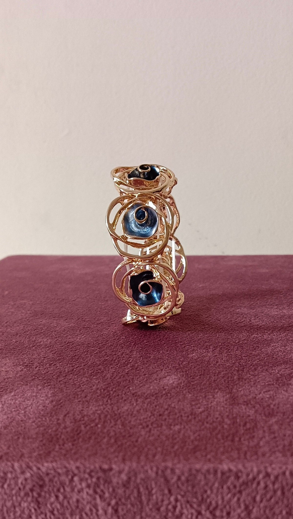 Gold Finish Anti Tarnish Alloy Dark Blue Colored Swirled Panels Stretch Bracelet