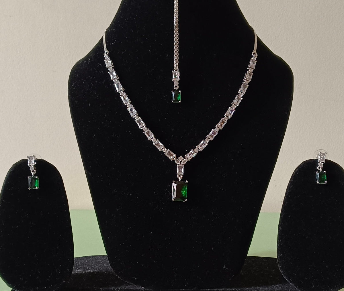 Sparkles AD Stone Single Layer Green & White Necklace Set with Tika