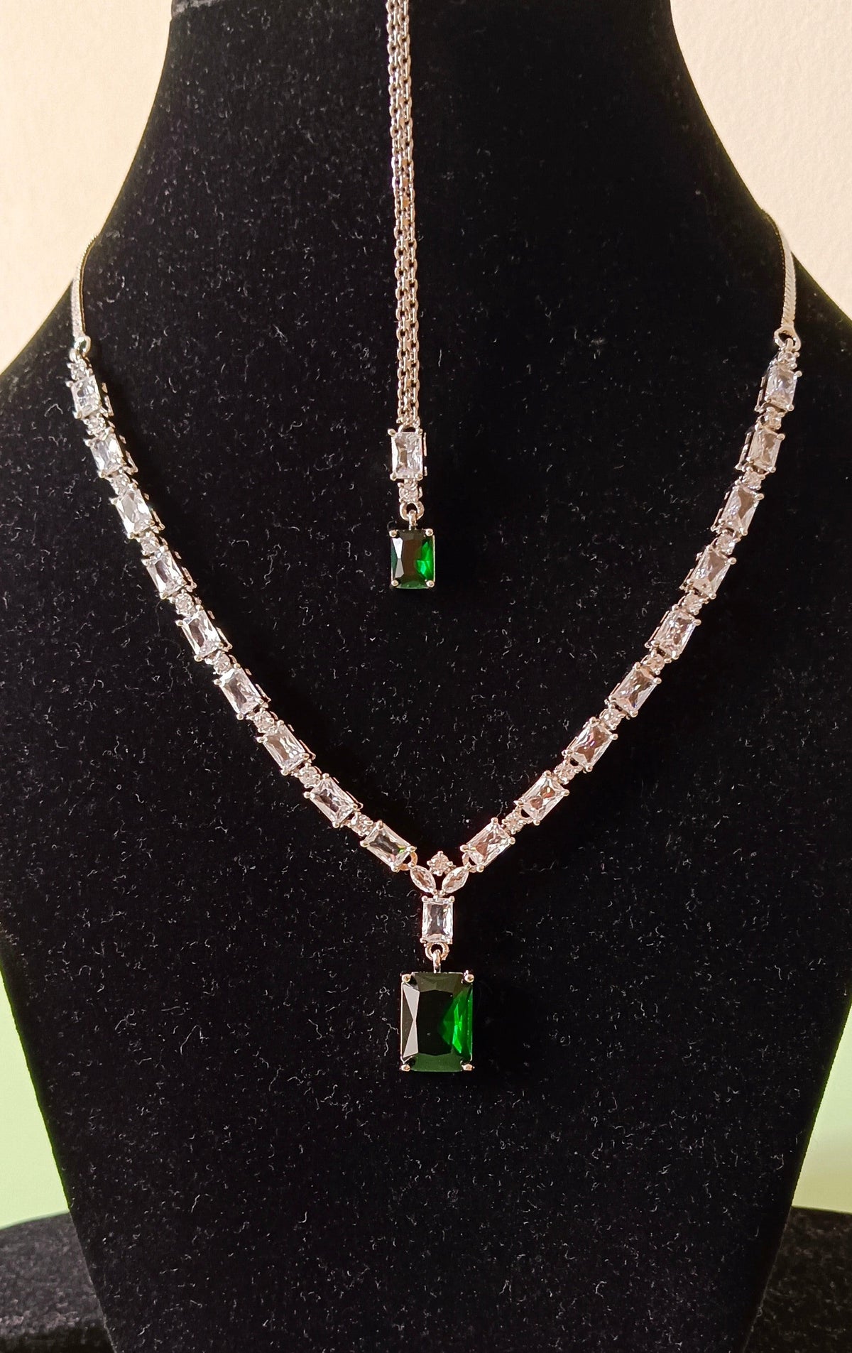 Sparkles AD Stone Single Layer Green & White Necklace Set with Tika