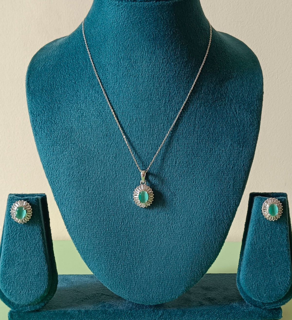 AD Mint Green Stone Pendant Necklace Set