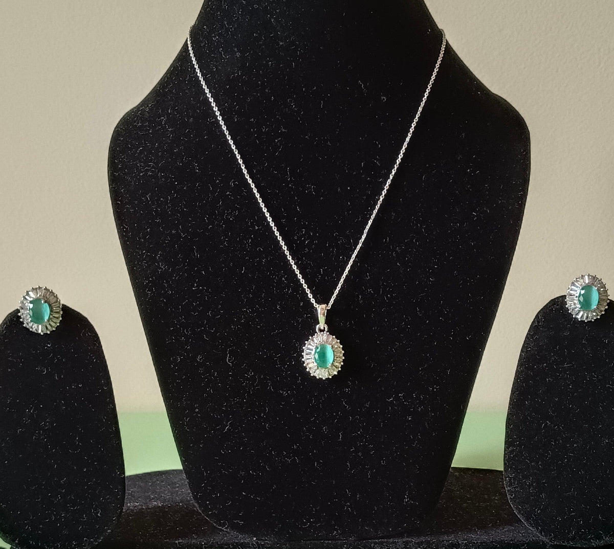 AD Mint Green Stone Pendant Necklace Set