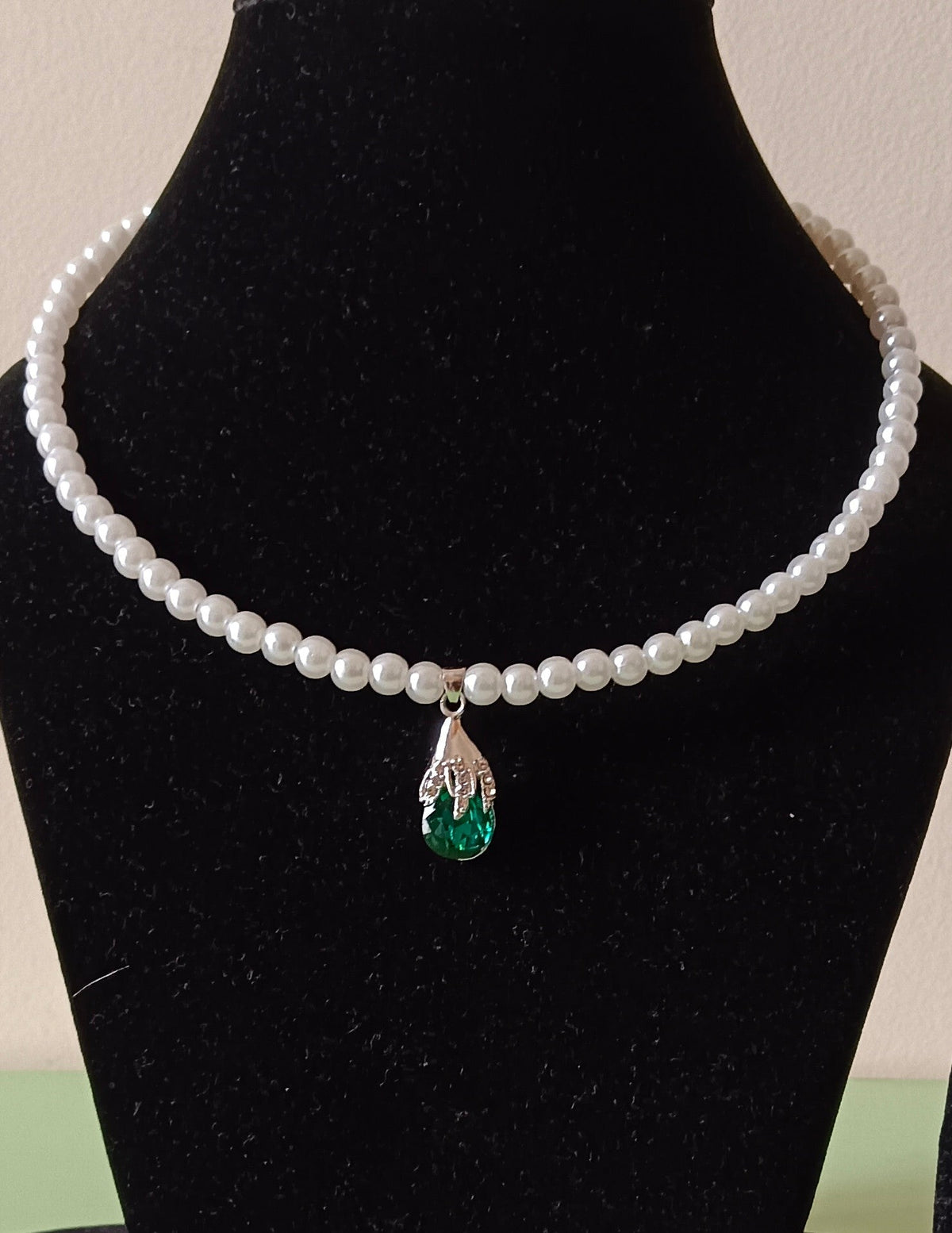 Pearl Traditional Necklace Set with Green Pear Shape Pendant
