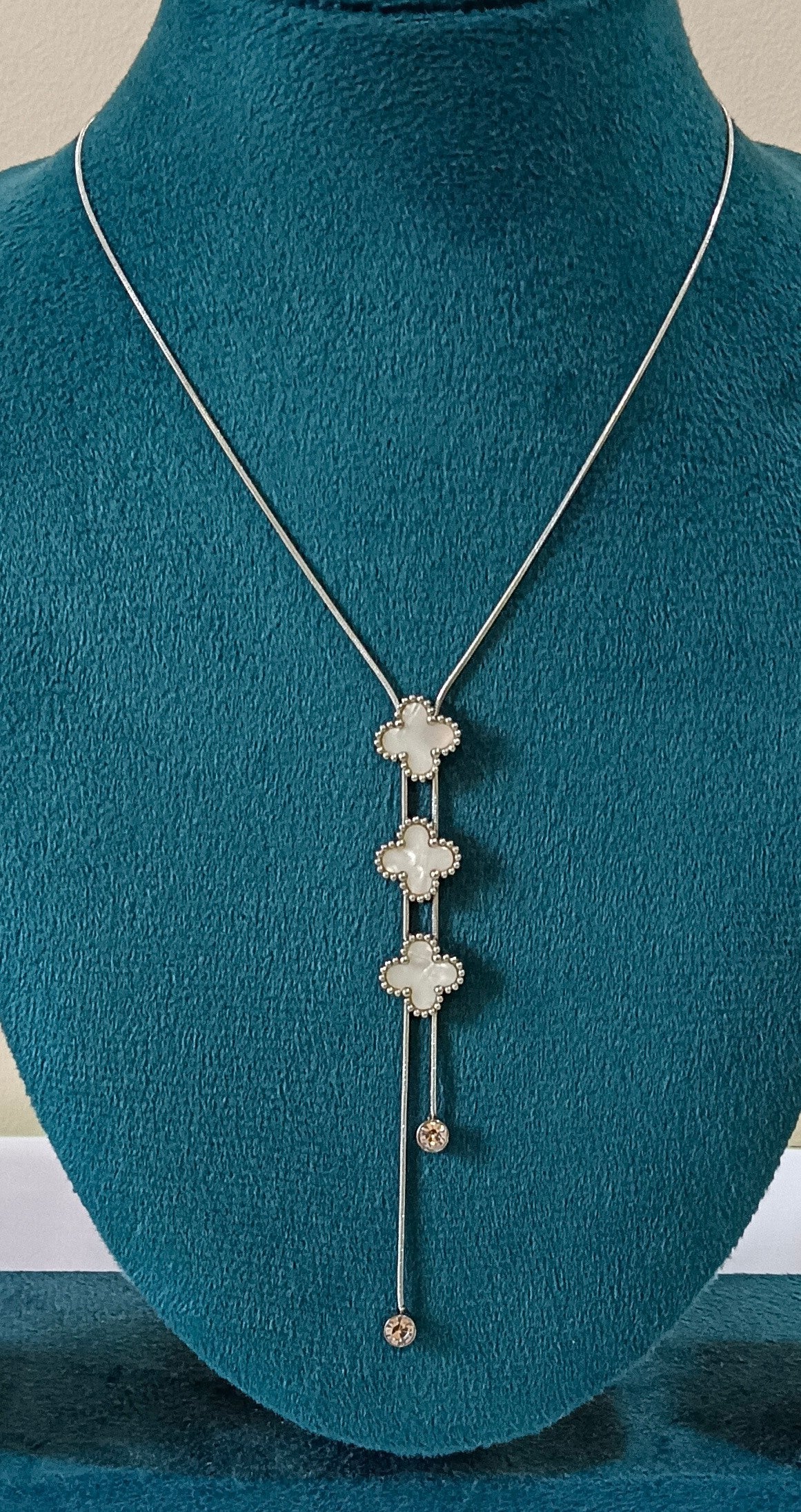 White Clover Shaped Silver Toned Y Stainless Steel Necklace