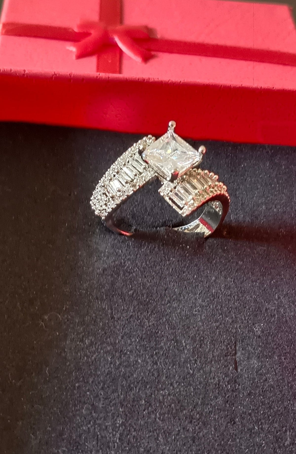 Silver-Plated & White AD Studded Cocktail Shaped Solitaire Premium Ring