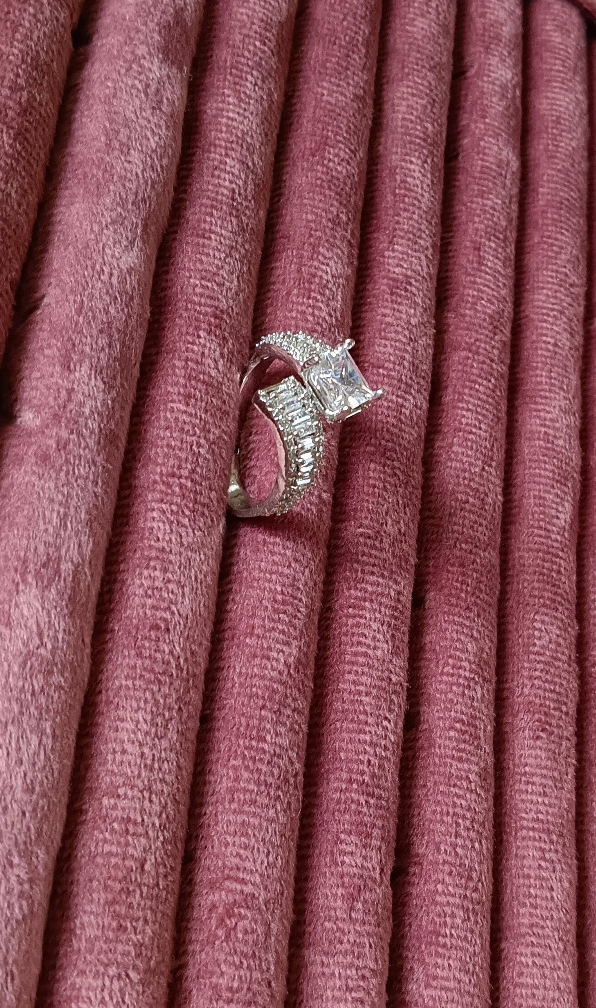Silver-Plated & White AD Studded Cocktail Shaped Solitaire Premium Ring