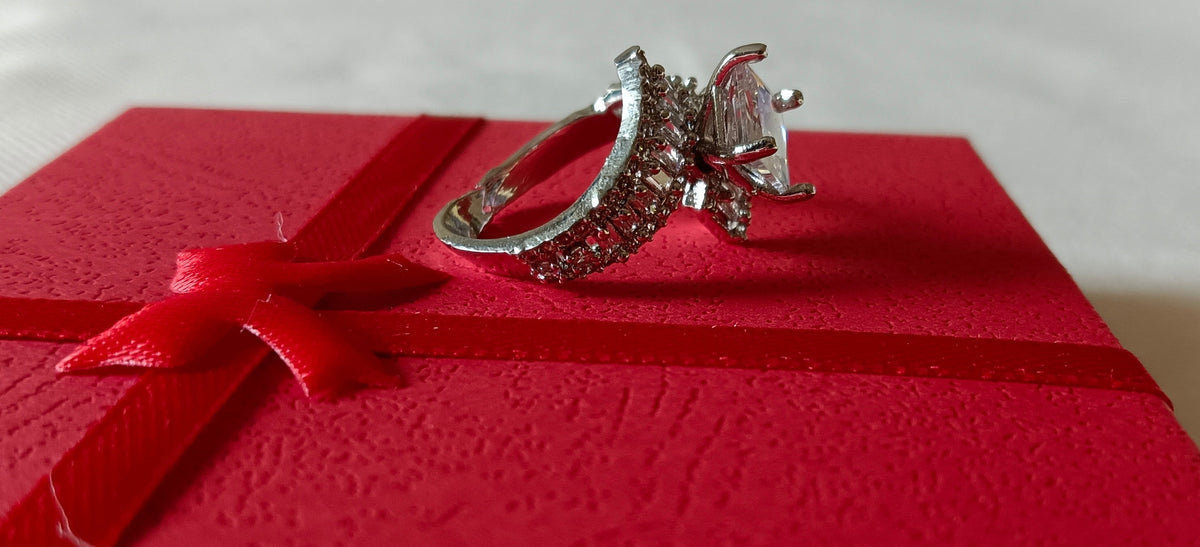 Silver-Plated & White AD Studded Cocktail Shaped Solitaire Premium Ring
