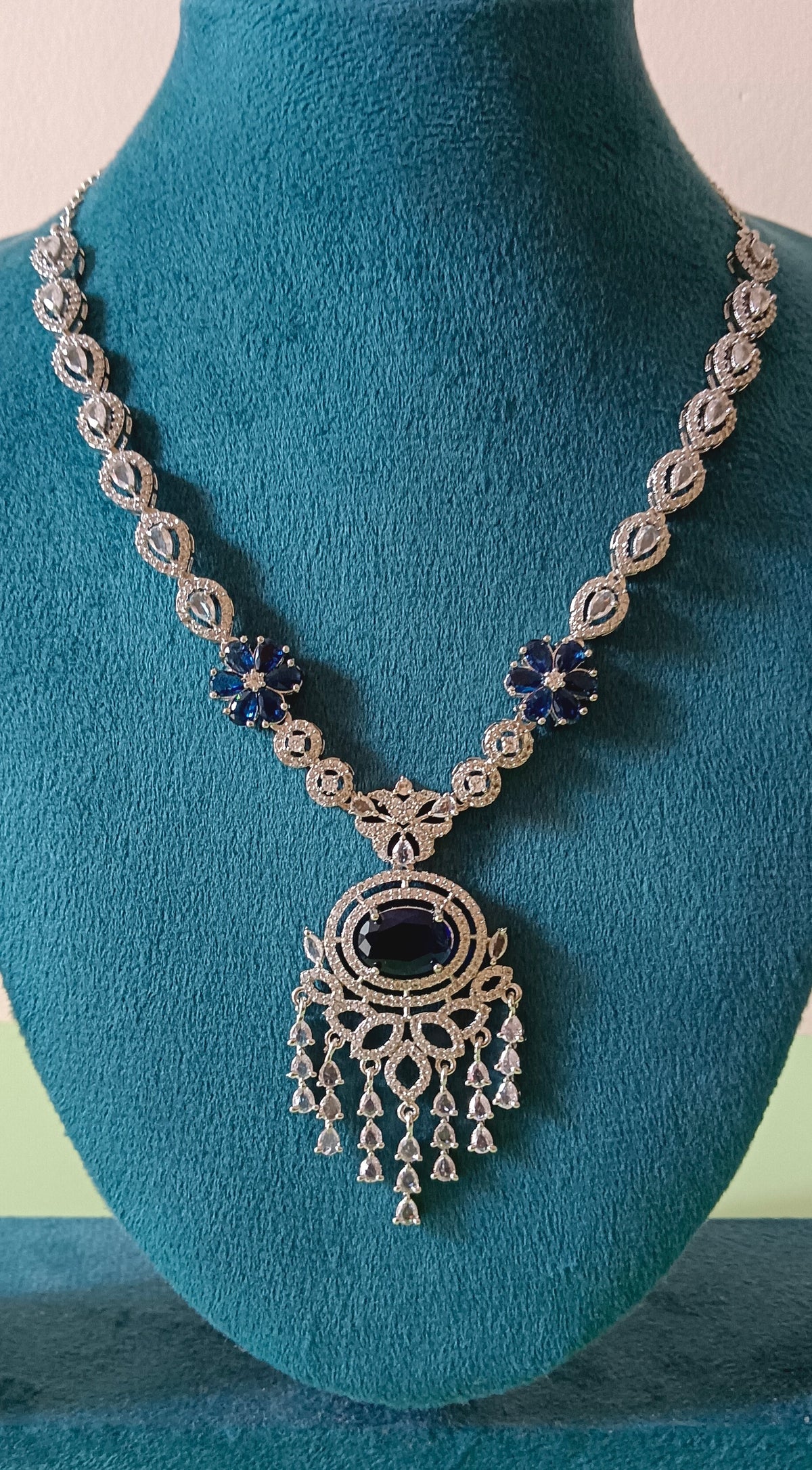 AD Single layer Oval cut Blue Sapphire crystal Floral necklace set