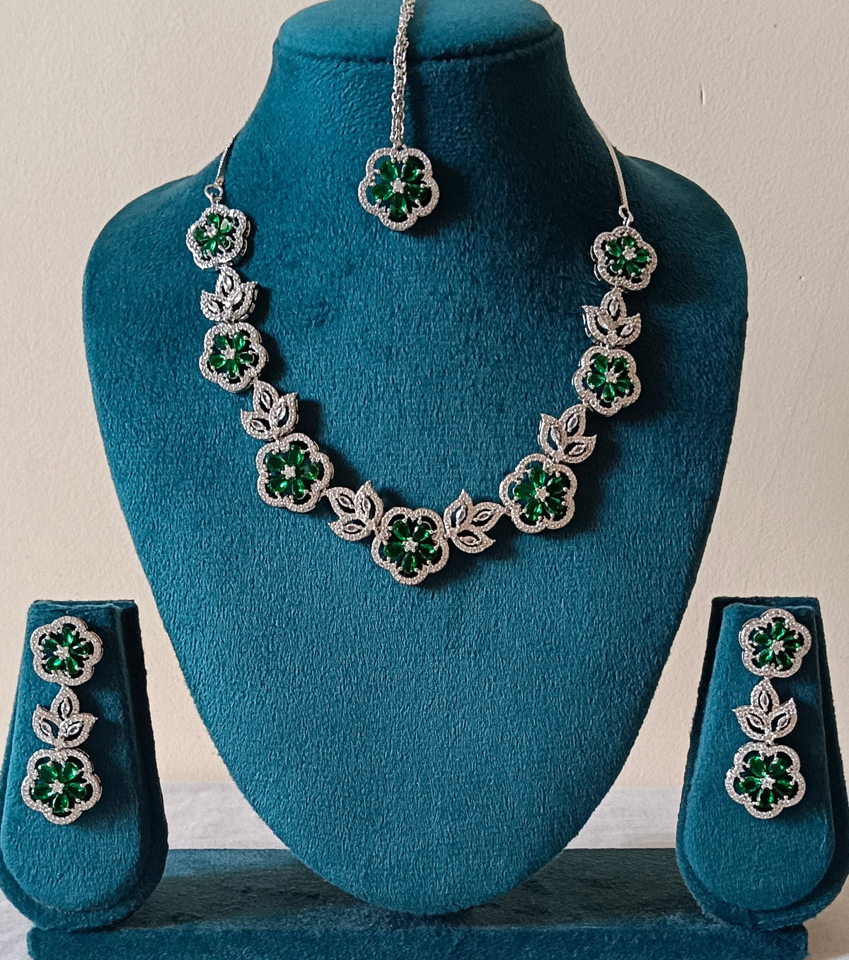 AD Single layer Floral Emerald Green necklace set